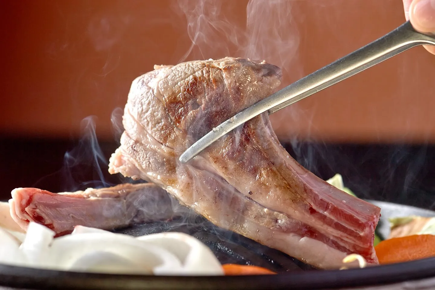 ラムチョップといえば、ジンギスカン料理で人気の一品🥩