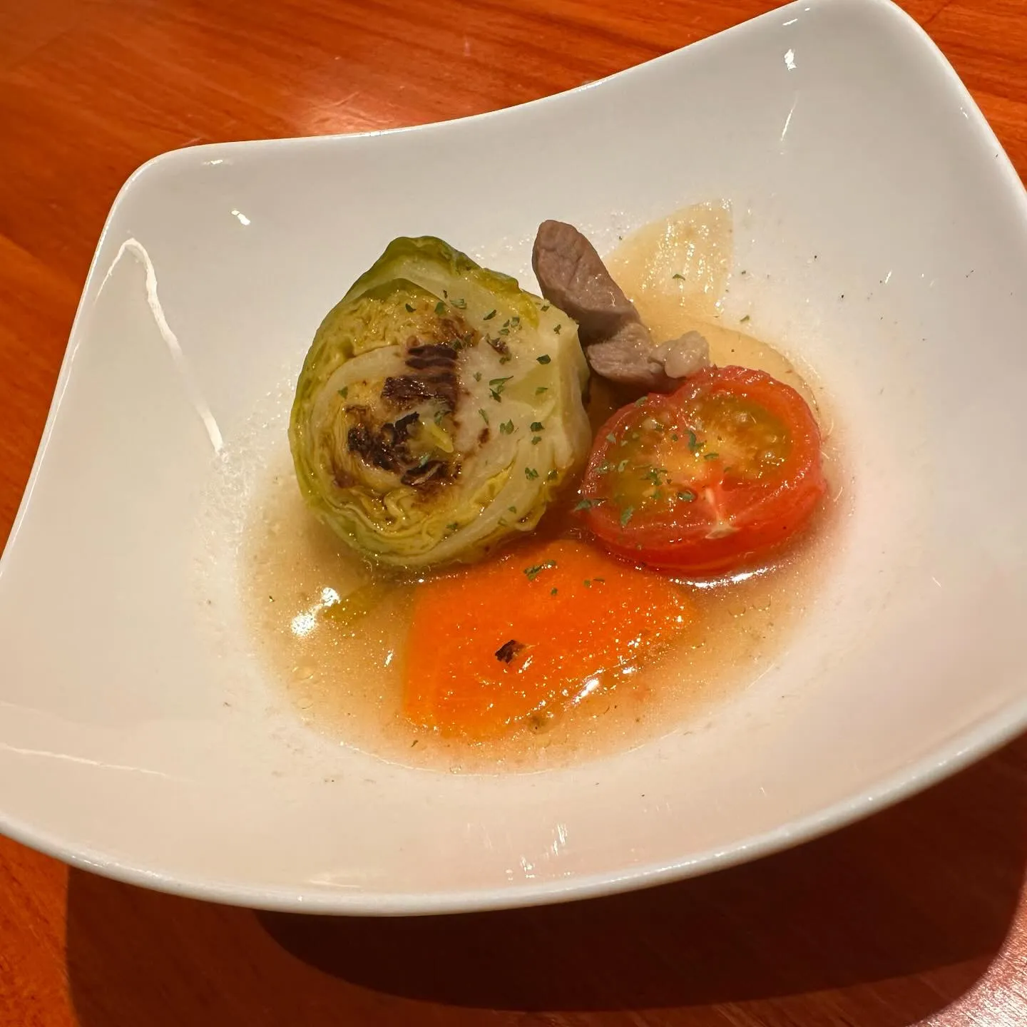 今月のお通しは「ラム肉と芽キャベツのポトフ」です🥬寒い季節に...